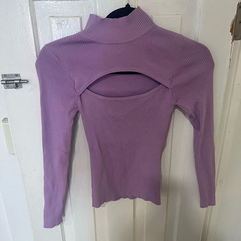 Lavender keyhole long sleeve top size small!